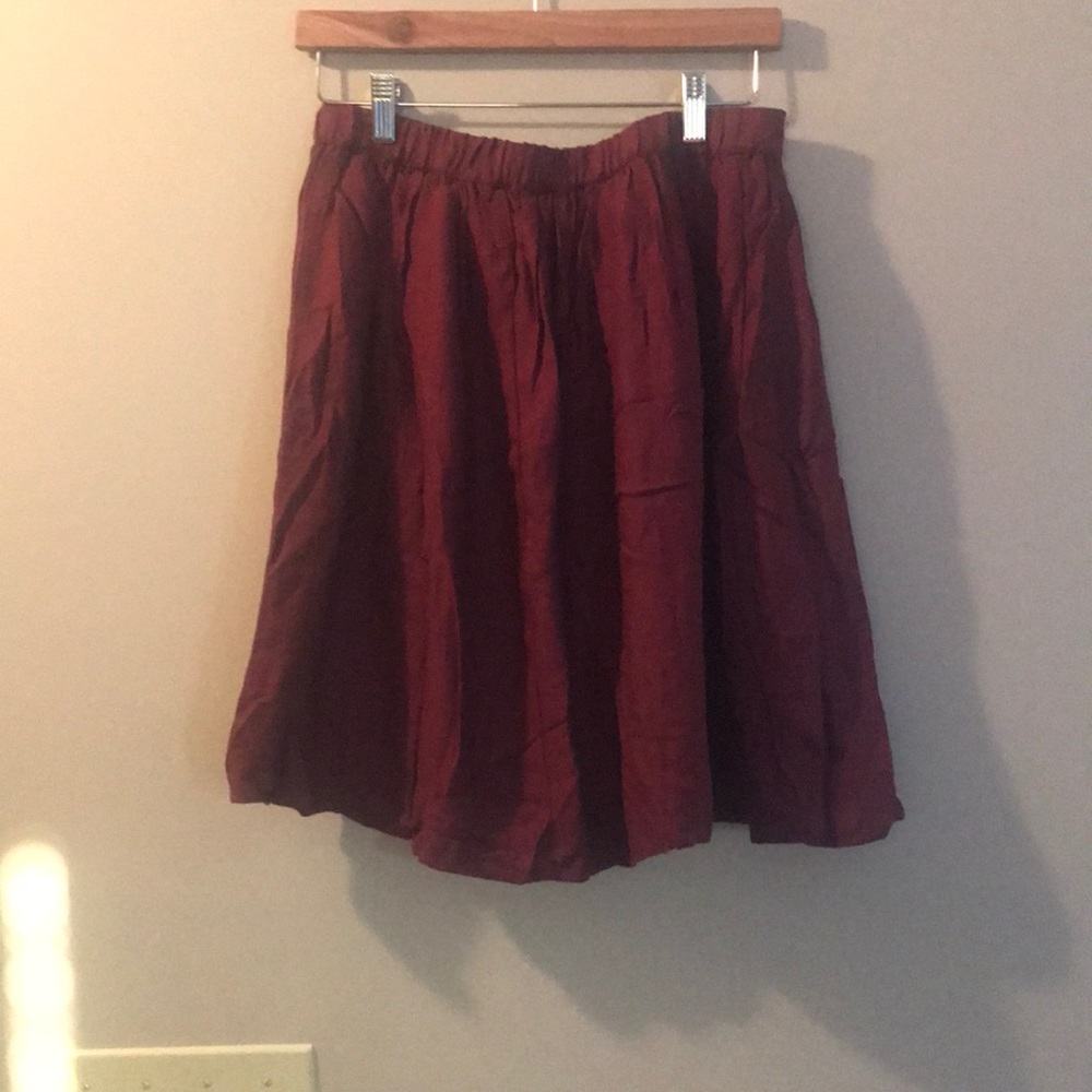 Above the knee maroon skirt!